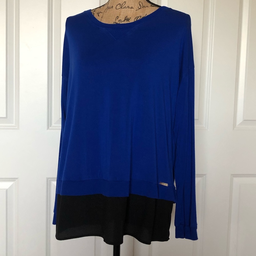 Great condition flowy Calvin Klein long sleeve